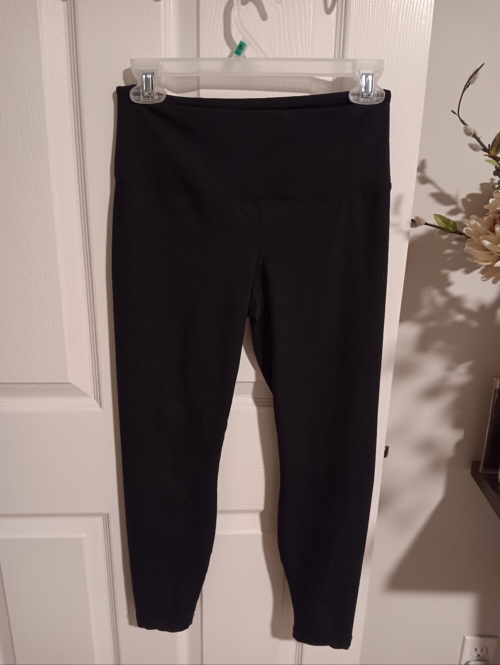 Yogalicious Lux Black High-Waist Active Leggings. Medium.